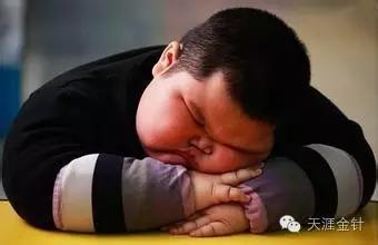 儿童发烧反反复复扁桃体肿大,孩子发烧扁桃体肿大怎么办