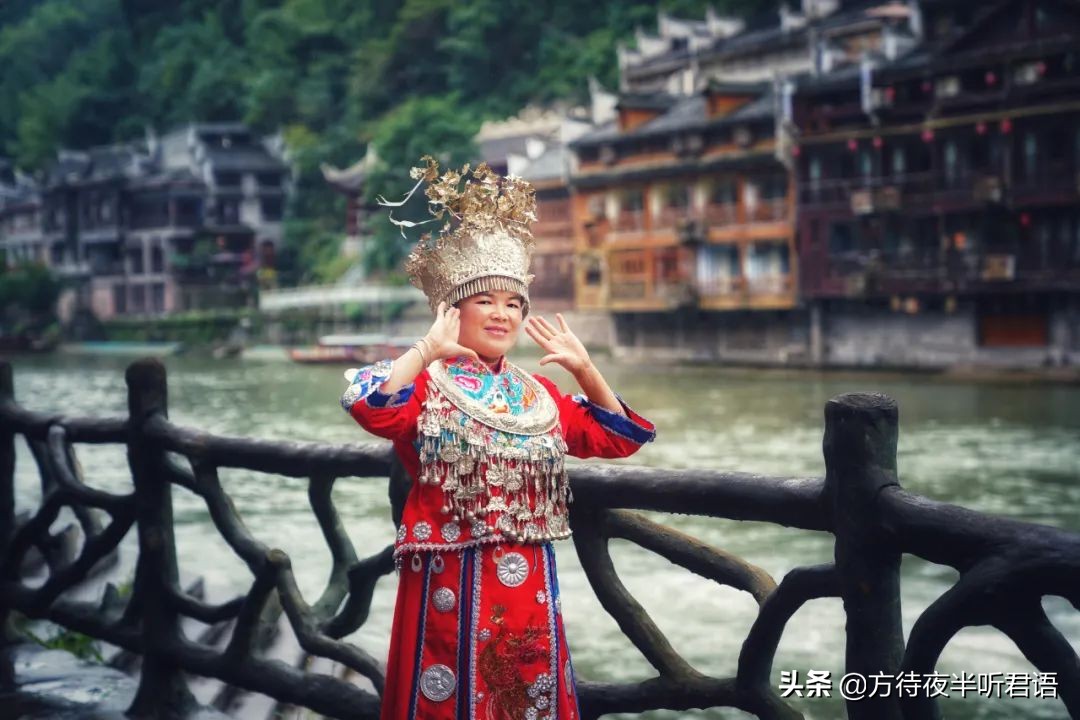 凤凰古城边城沈从文,凤凰古城沈从文边城