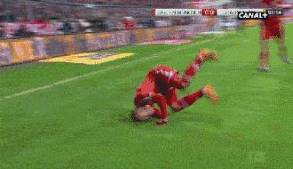 足坛滑跪德罗巴,足坛经典滑跪