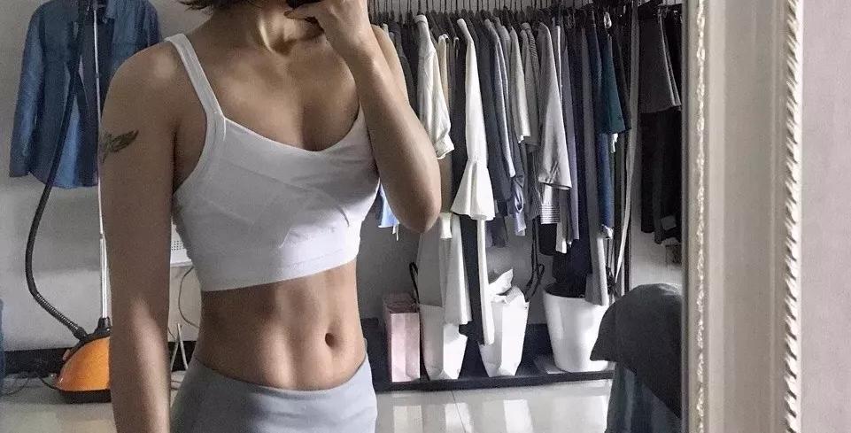 三个虐腹动作21天练出完美腹肌,不累腰的练腹肌方法