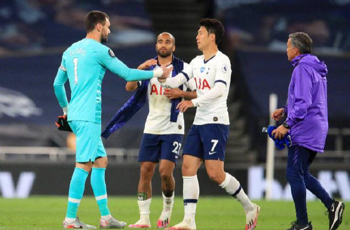 孙兴慜在比赛中被对方无端攻击,孙兴慜蹬踏对手被红牌罚下