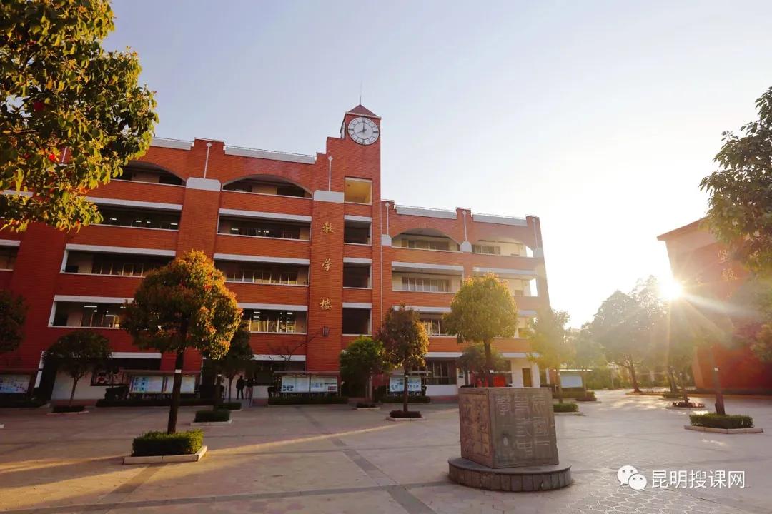 依托名校优势，分层分类教学，5大报考优势了解昆明滇池中学