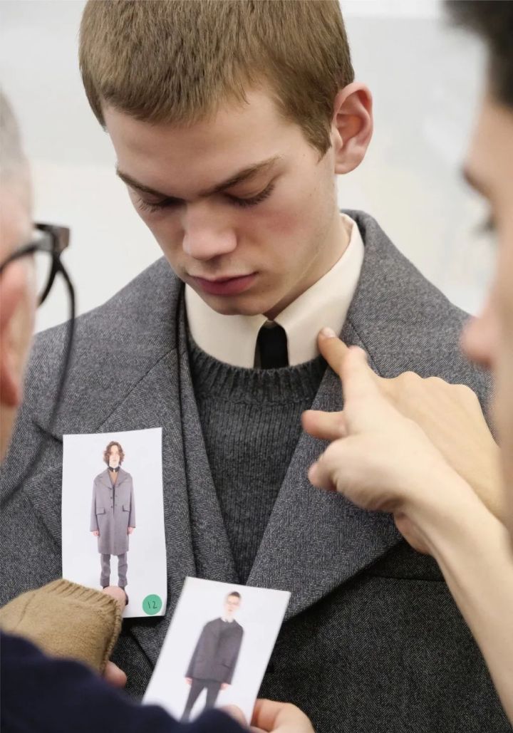 15倍价钱从苏富比拍来的Prada，要供奉在哪儿才好膜拜？