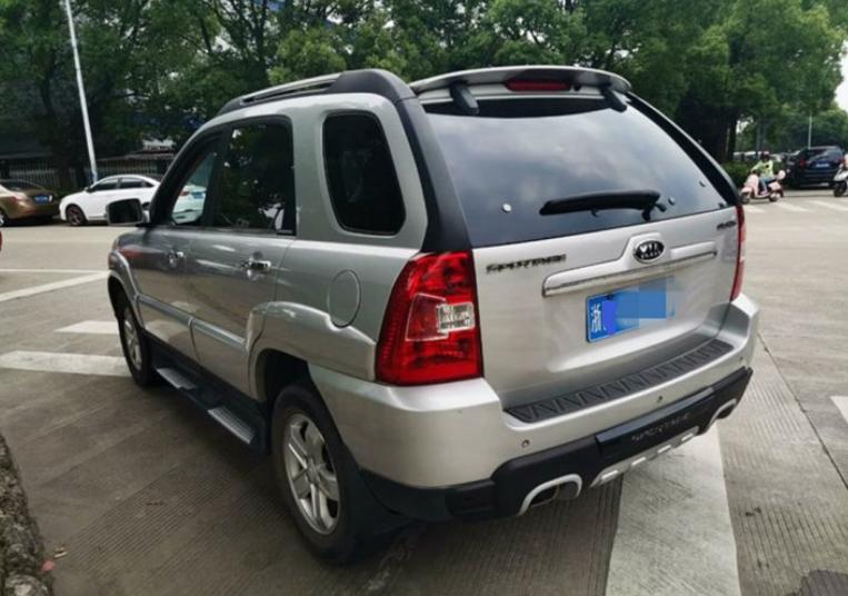 2010年起亚狮跑手动挡用车指导,起亚狮跑换胎多少钱