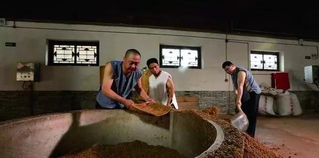 汾酒，一瓶老酒拍出天价，涨了1894倍，背后有何故事？