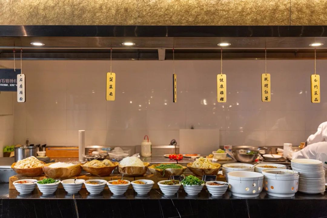 五一上海空中旋转餐厅自助餐,一家超有性价比的自助餐厅