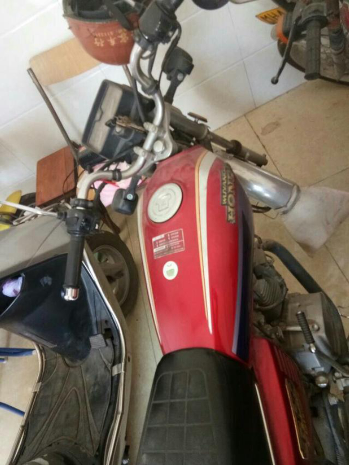 普通125摩托车能上多少转速,125摩托车一升汽油能跑多少公里啊