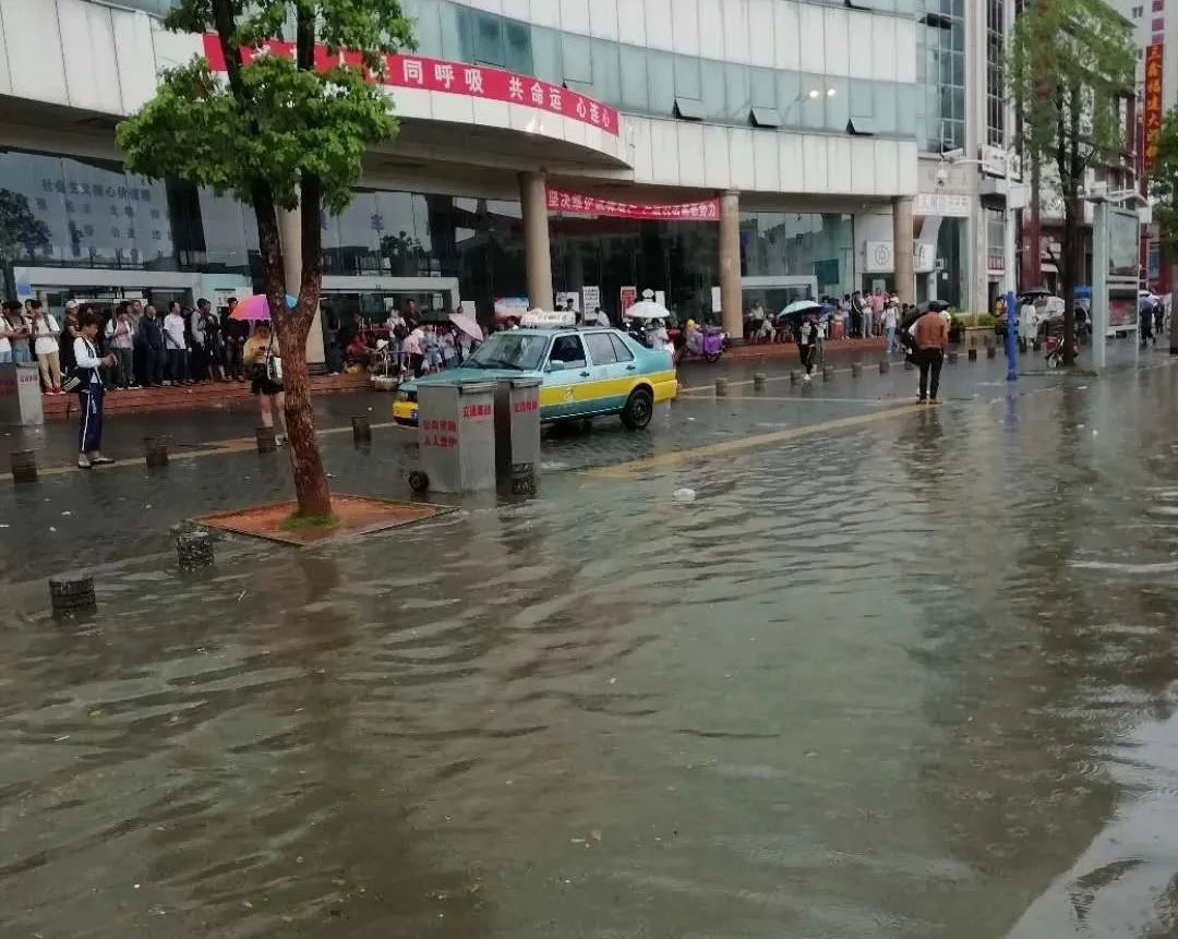 雨季来了千万要注意安全,雨季进山千万要关注天气变化