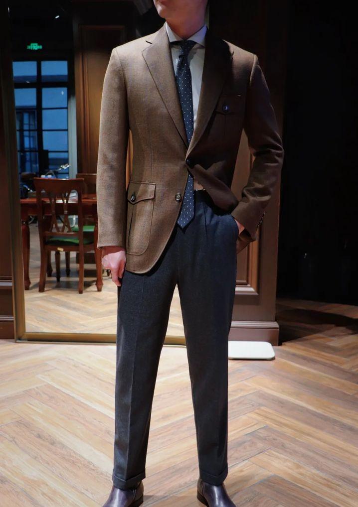 个子矮怎么穿西装好看,小个子穿格子西装搭配各种穿法