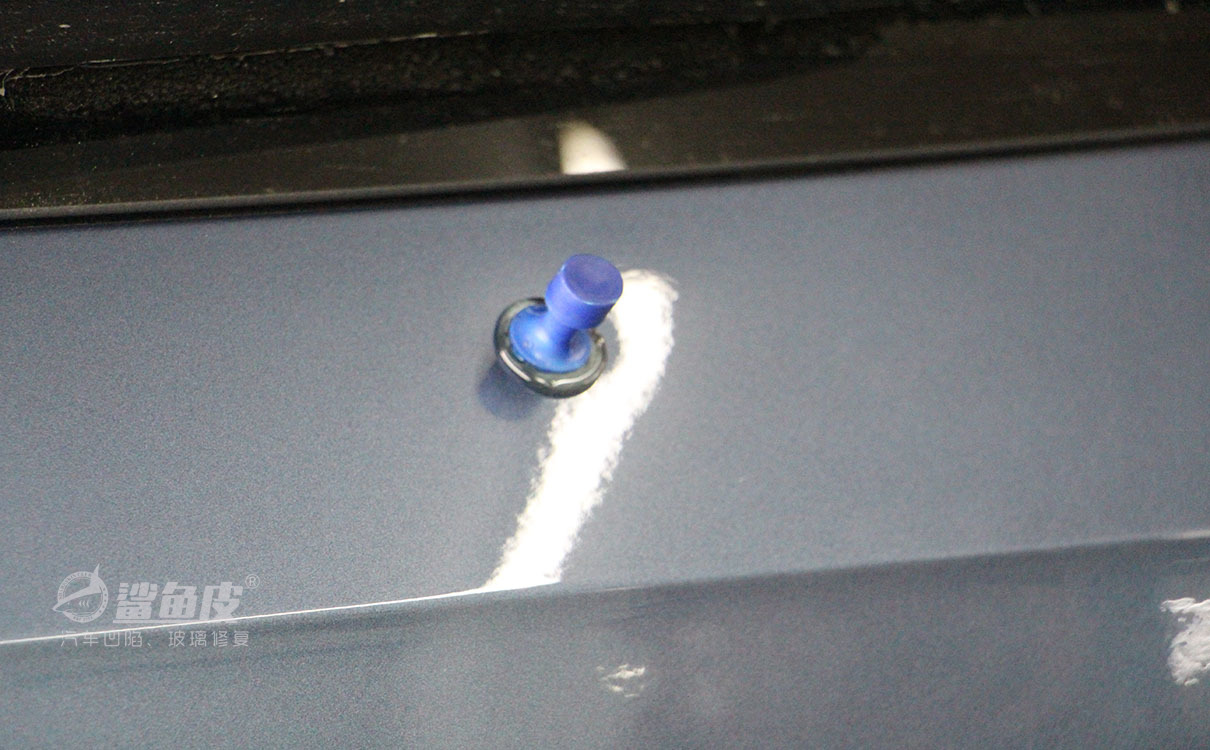 车身小凹痕能吸出来么,车上碰的小凹痕怎么处理