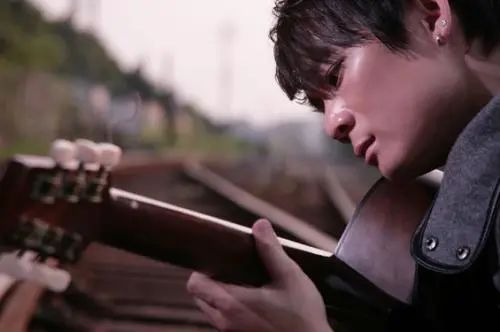 杨臣刚最红的一首歌,杨臣刚还有别的歌吗