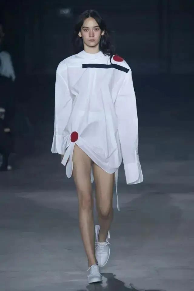 好物丨Jacquemus:从无名小镇闯入世界,南法农夫的时尚逆袭