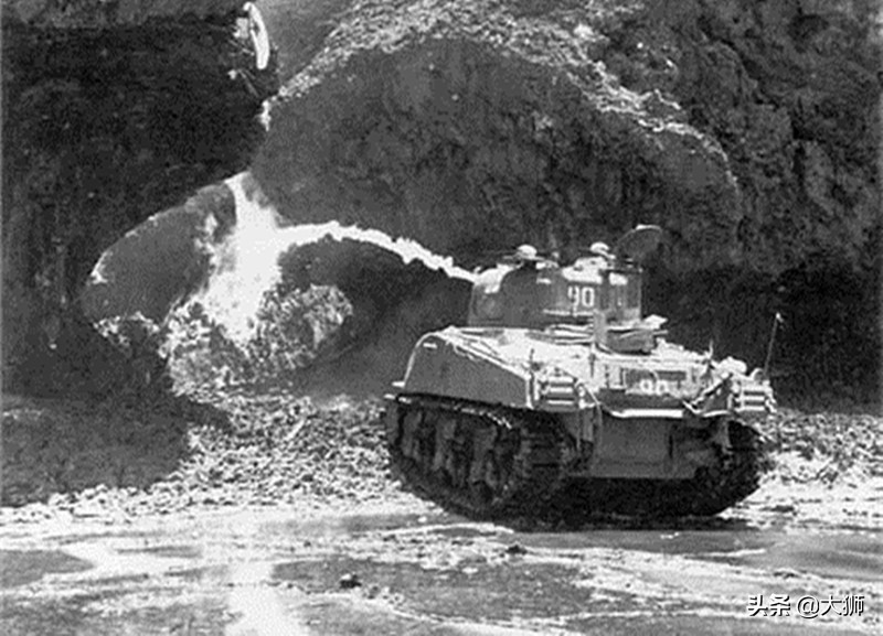 血战冲绳:日军的梦魇,美军的超威力*器武**“奶磅”