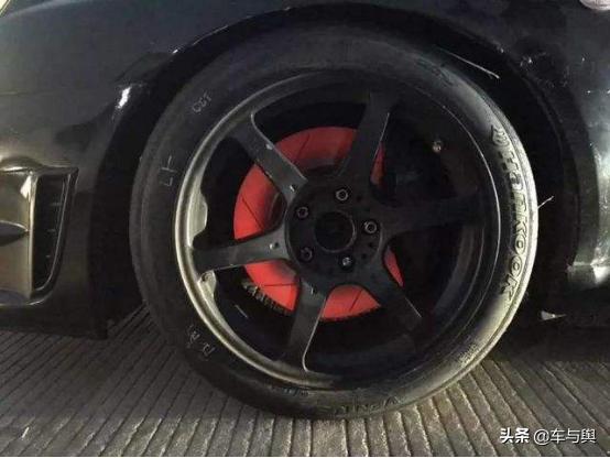 刹车片过热是什么故障灯,汽车刹车片发热导致失控该怎么办