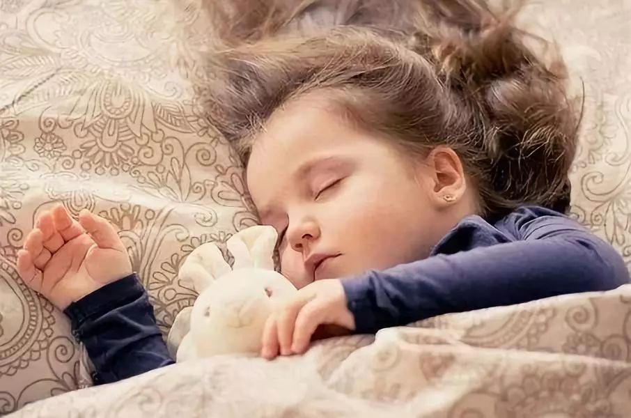 中耳炎的症状表现是什么原因导致,一岁宝宝中耳炎的症状表现有哪些