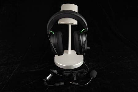 雷蛇旋风黑鲨v2x和v2pro有什么区别,雷蛇耳机旋风黑鲨v2玩吃鸡