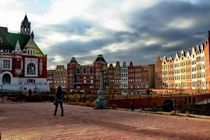 1999年缔造沈阳荷兰村，4年后锒铛入狱，中国第二富豪沉浮录