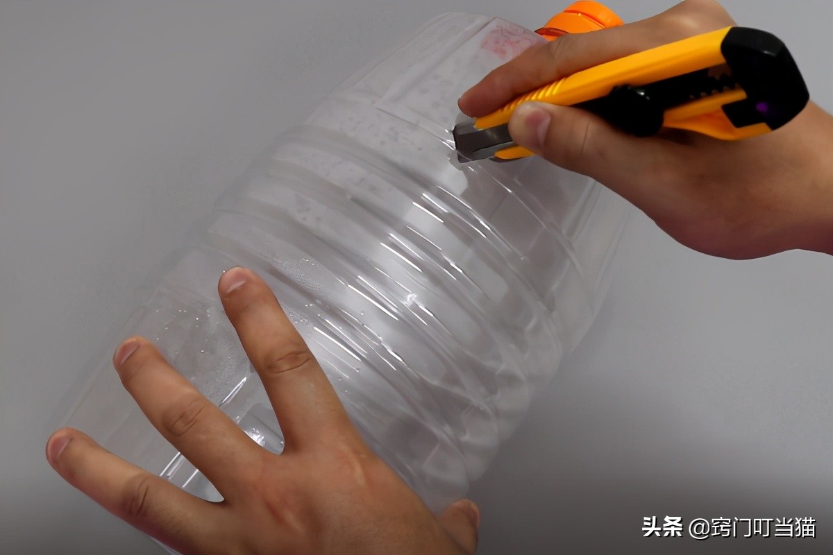 生活小妙招油桶消灭苍蝇,空油桶千万别扔了这样剪一刀