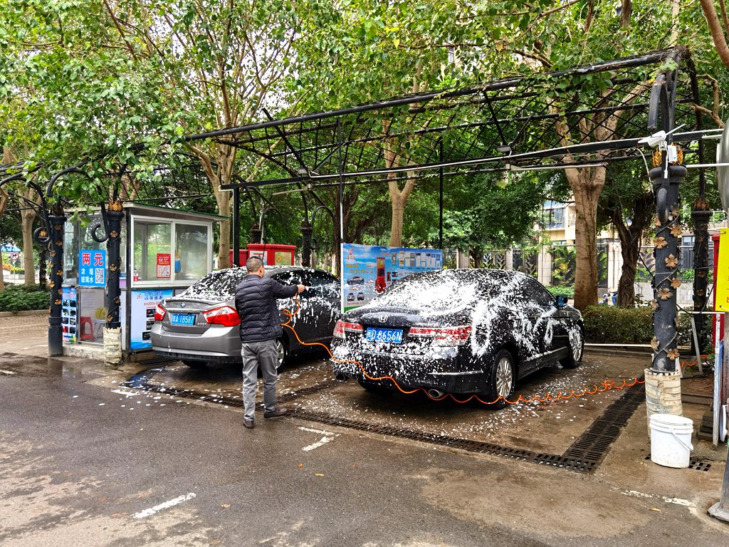 海口万人海鲜广场自助洗车,海口有多少家8元自助洗车公司