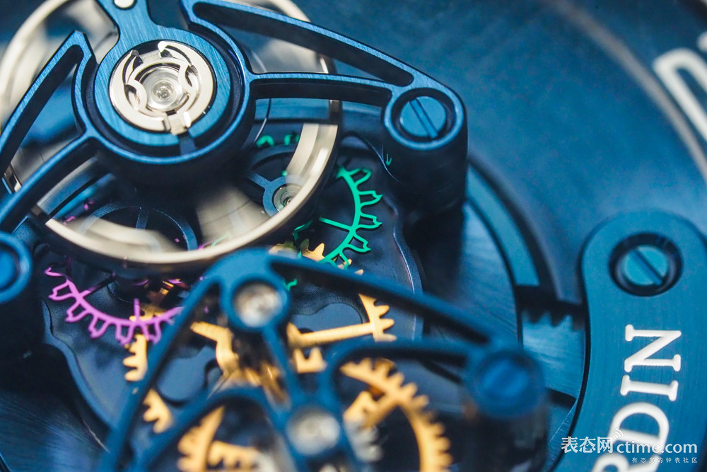 从日常佩戴感受到详尽技术分析,告诉你关于FreakX的一切。