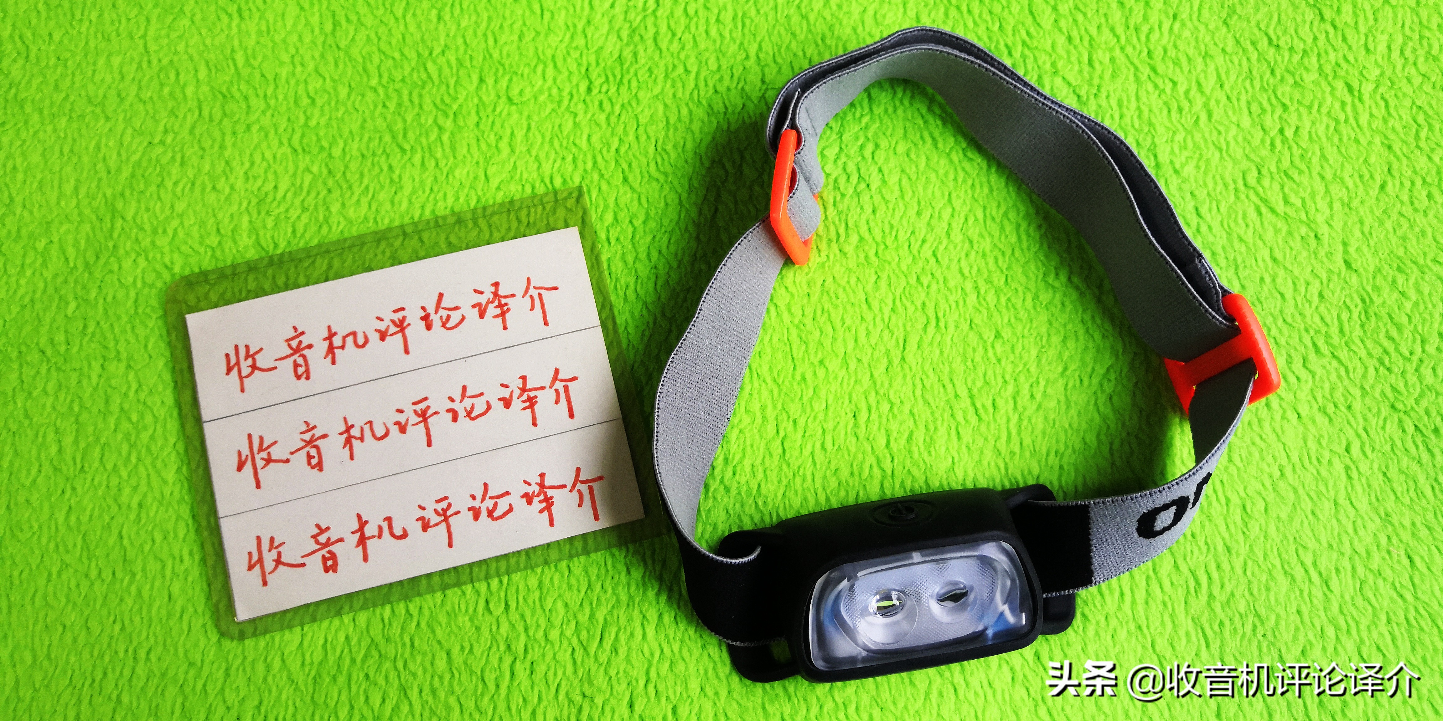 夜里收听短波收音机,夜晚听着收音机广播