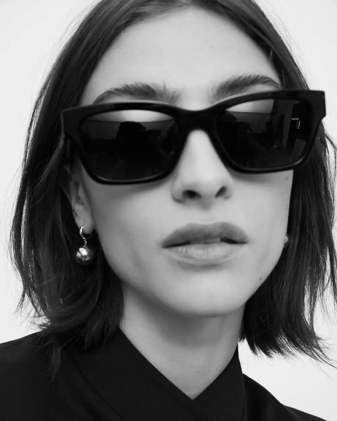 圆脸女生怎么选墨镜,圆脸女生如何选择大牌眼镜