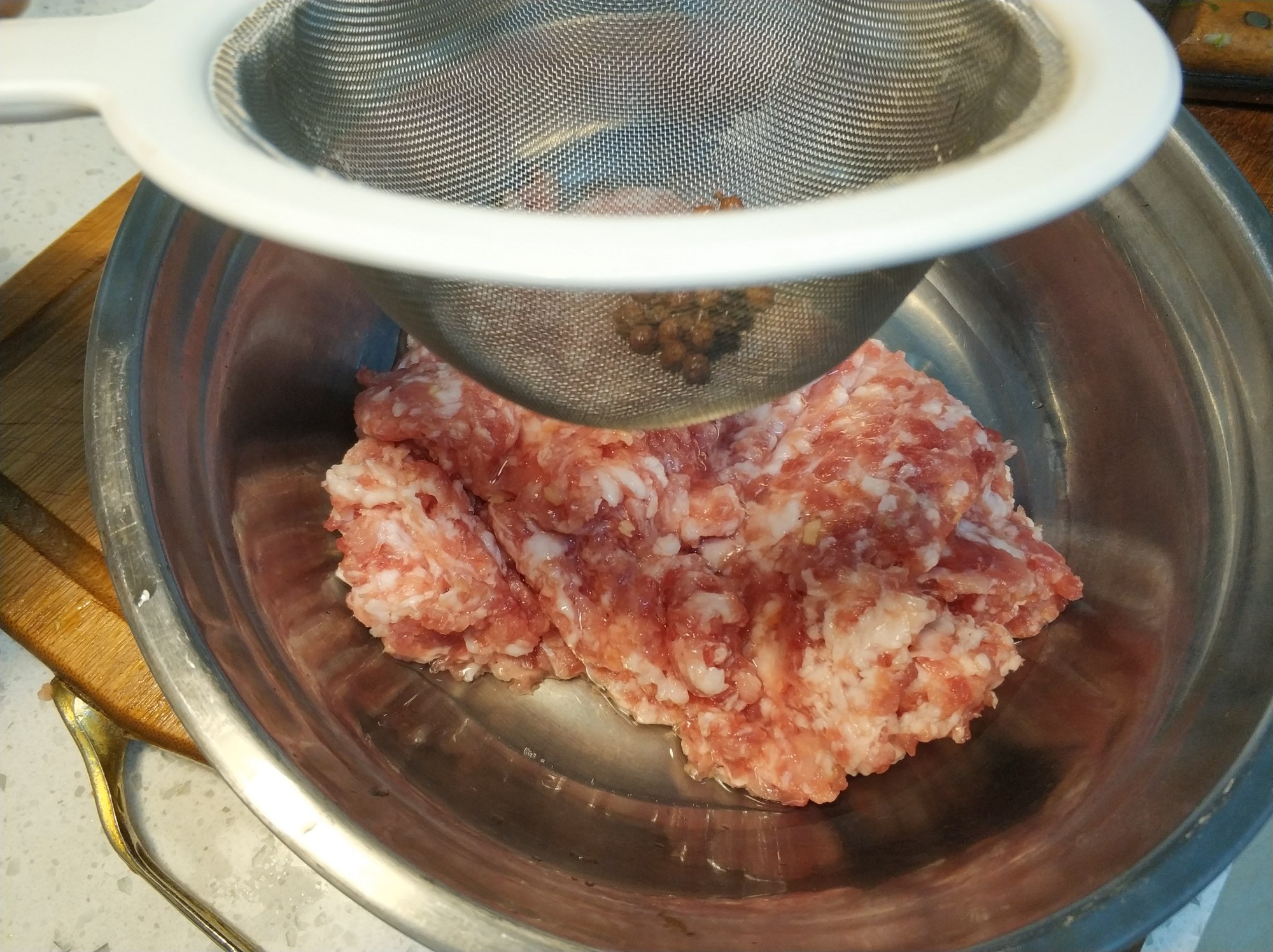 饺子馅放葱姜料汁,猪肉馅饺子流汁