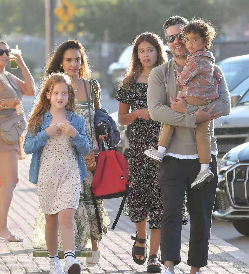 好莱坞女星杰西阿尔芭,美国女演员杰西卡·阿尔芭