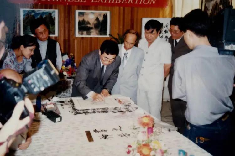 掌上乾坤指间生花世界级艺术家-贾同辉的“指墨”风釆