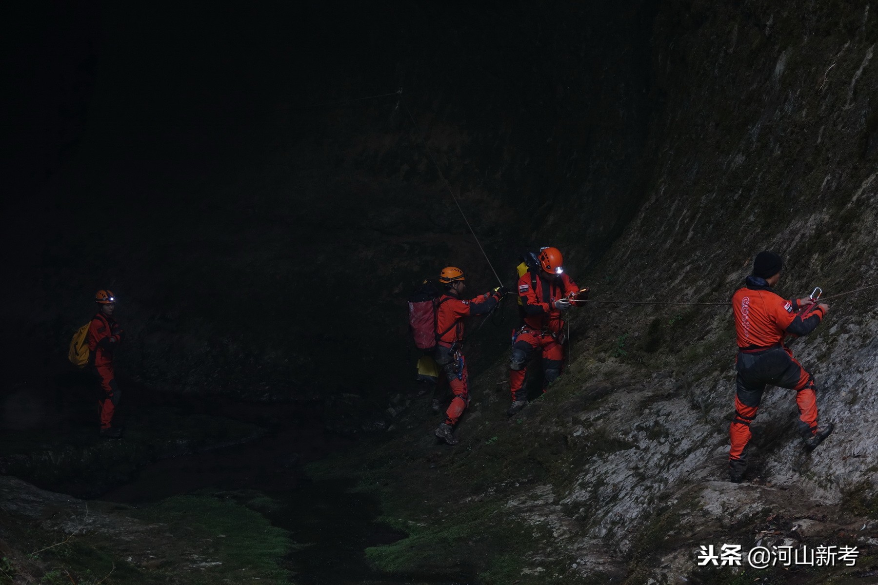 探险中国天坑视频,专家探险贵州神秘天坑完整版视频