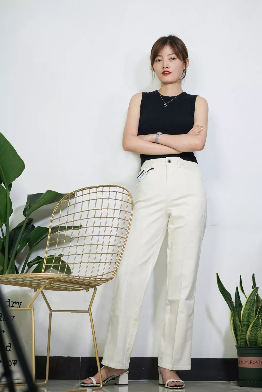 我试了九条白色牛仔裤,这四条太太太好穿了!