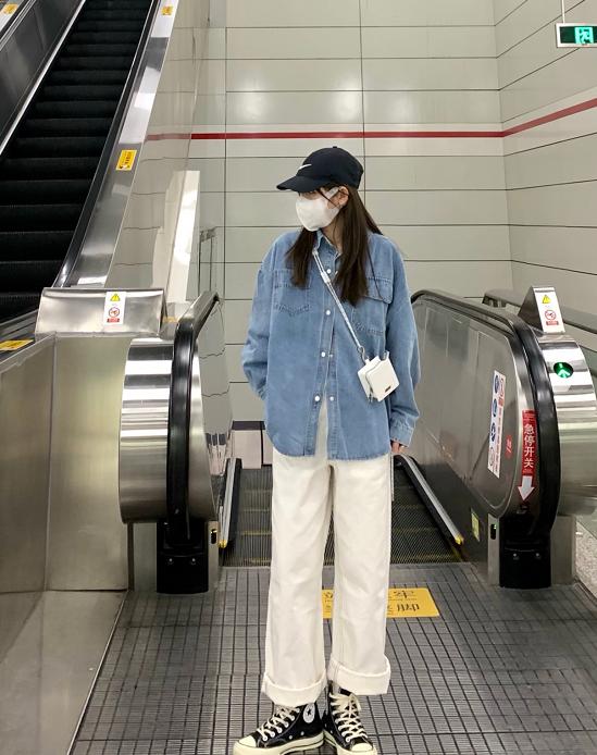 长款牛仔外套怎么搭配好看,牛仔外套的搭配也是比较简单的