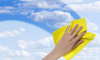 车玻璃上的水痕迹怎么才能擦干净,用什么妙招擦玻璃干净又不留水印