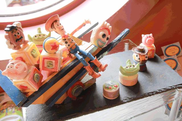 让全家人流连忘返的香港迪士尼，到底有什么魔力？