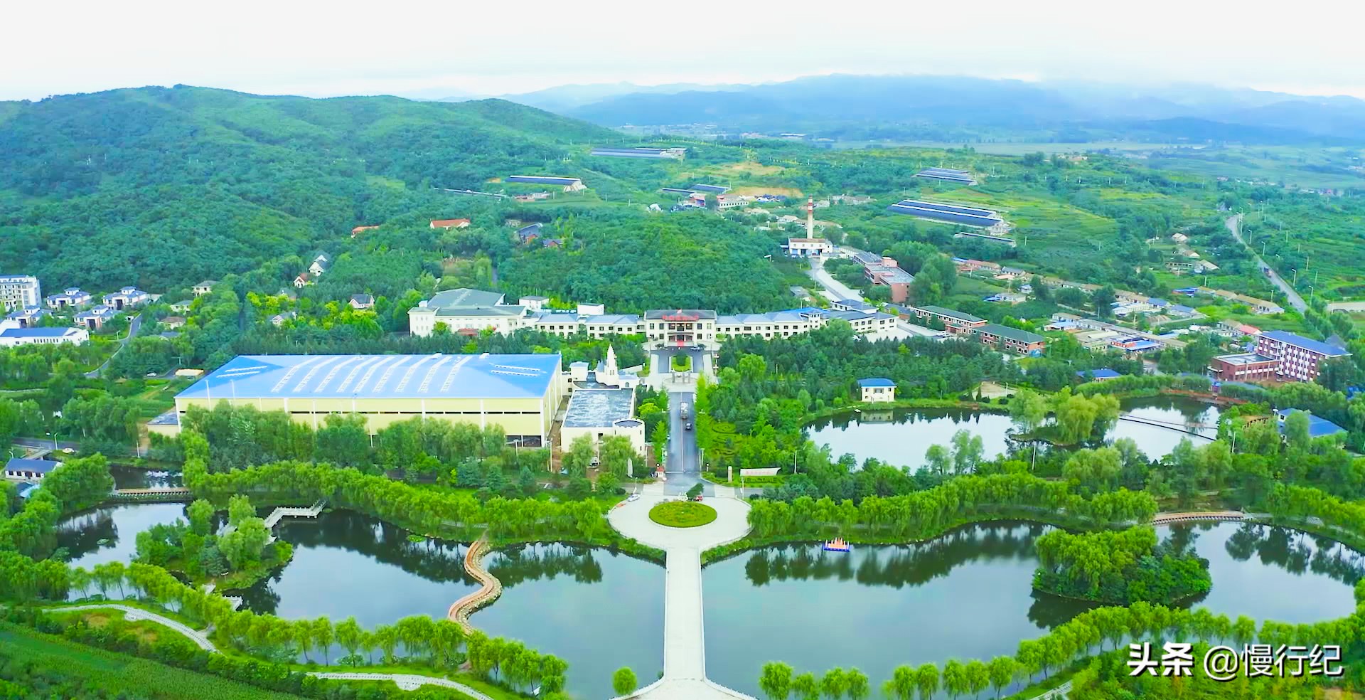 一眼温泉成就了方圆几十里的度假区,这里的悠闲生活,真的带劲