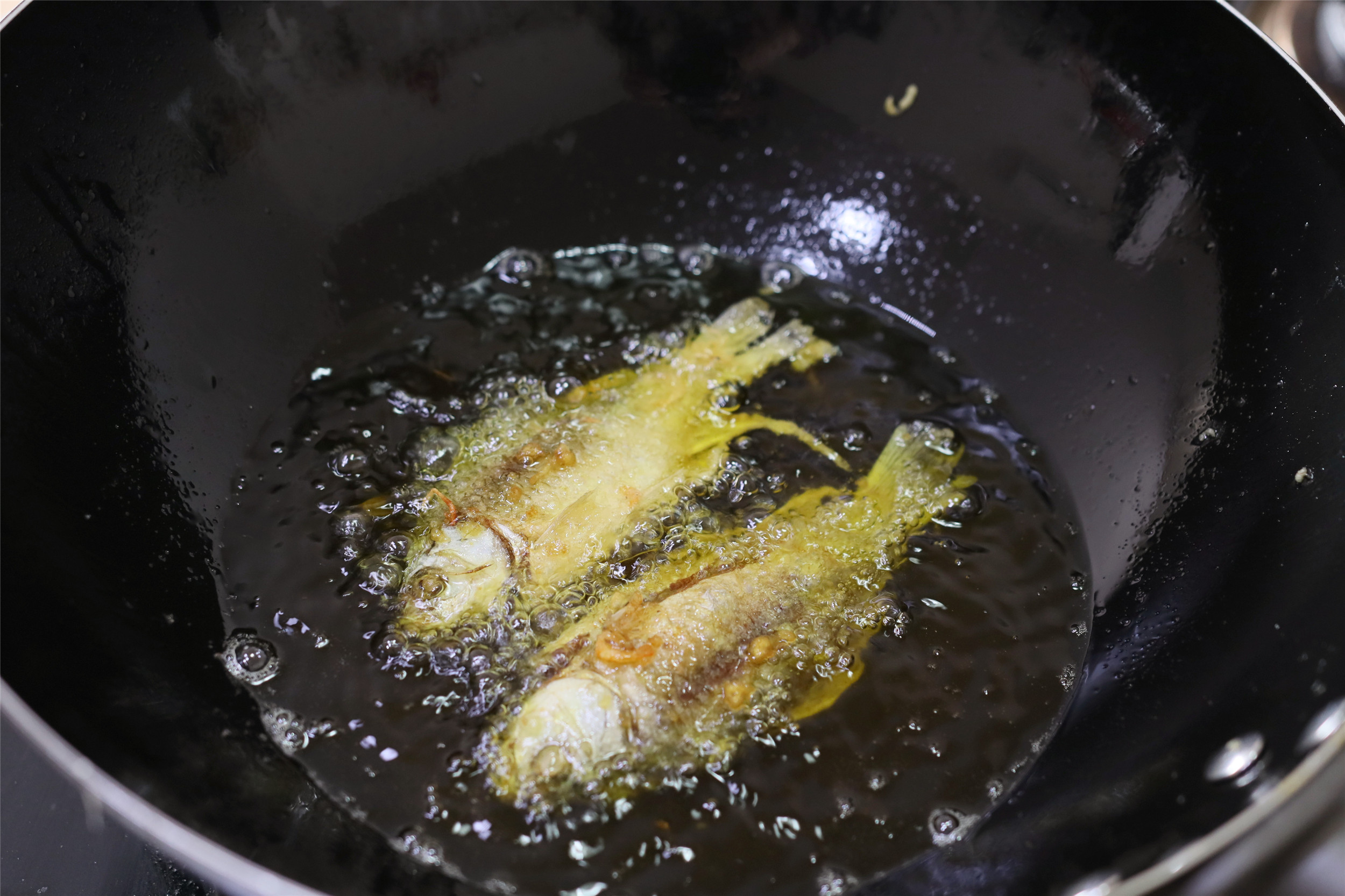 炸酥脆小鱼小虾,炸小鱼小虾都放什么