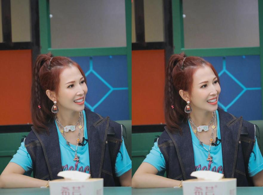 蔡少芬穿半个西装吸睛时髦,蔡少芬粉色t恤配长裙