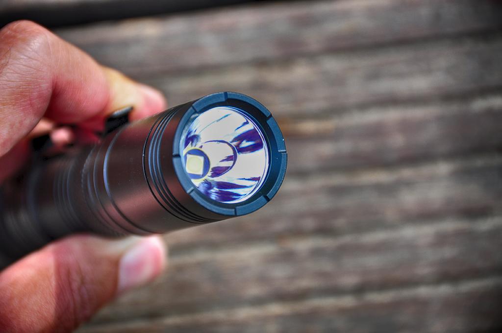 务本手电评测,务本d1手电筒测评