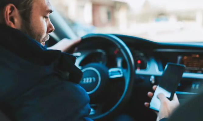 高德地图实时路况怎么实现的,高德地图怎么投影到前车玻璃