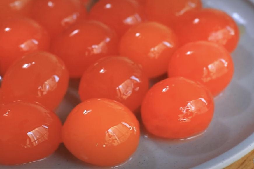 腌了10年的咸鸭蛋,腌了两年咸鸭蛋流油