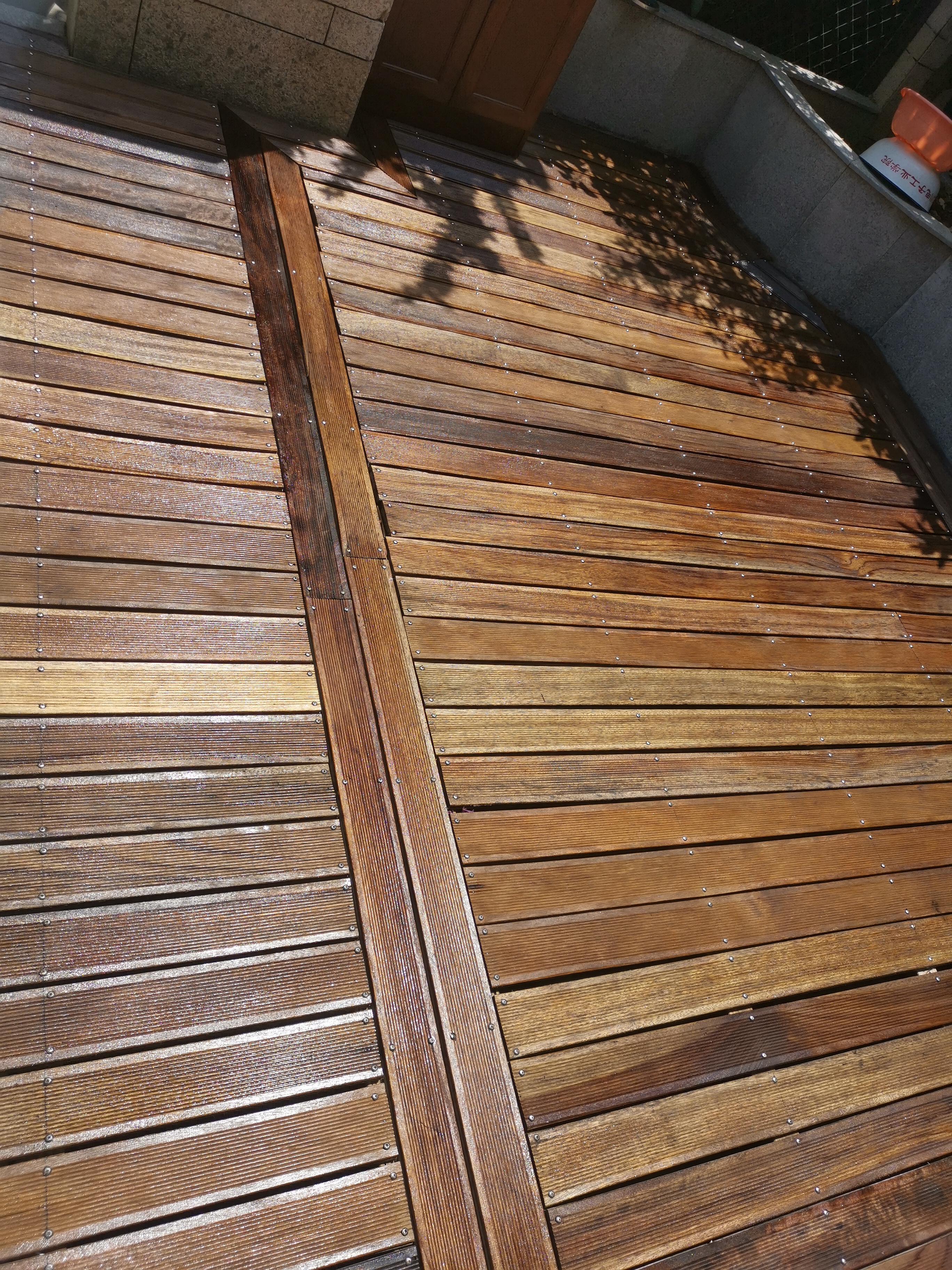 户外地板用什么清洗,户外地板怎么保养