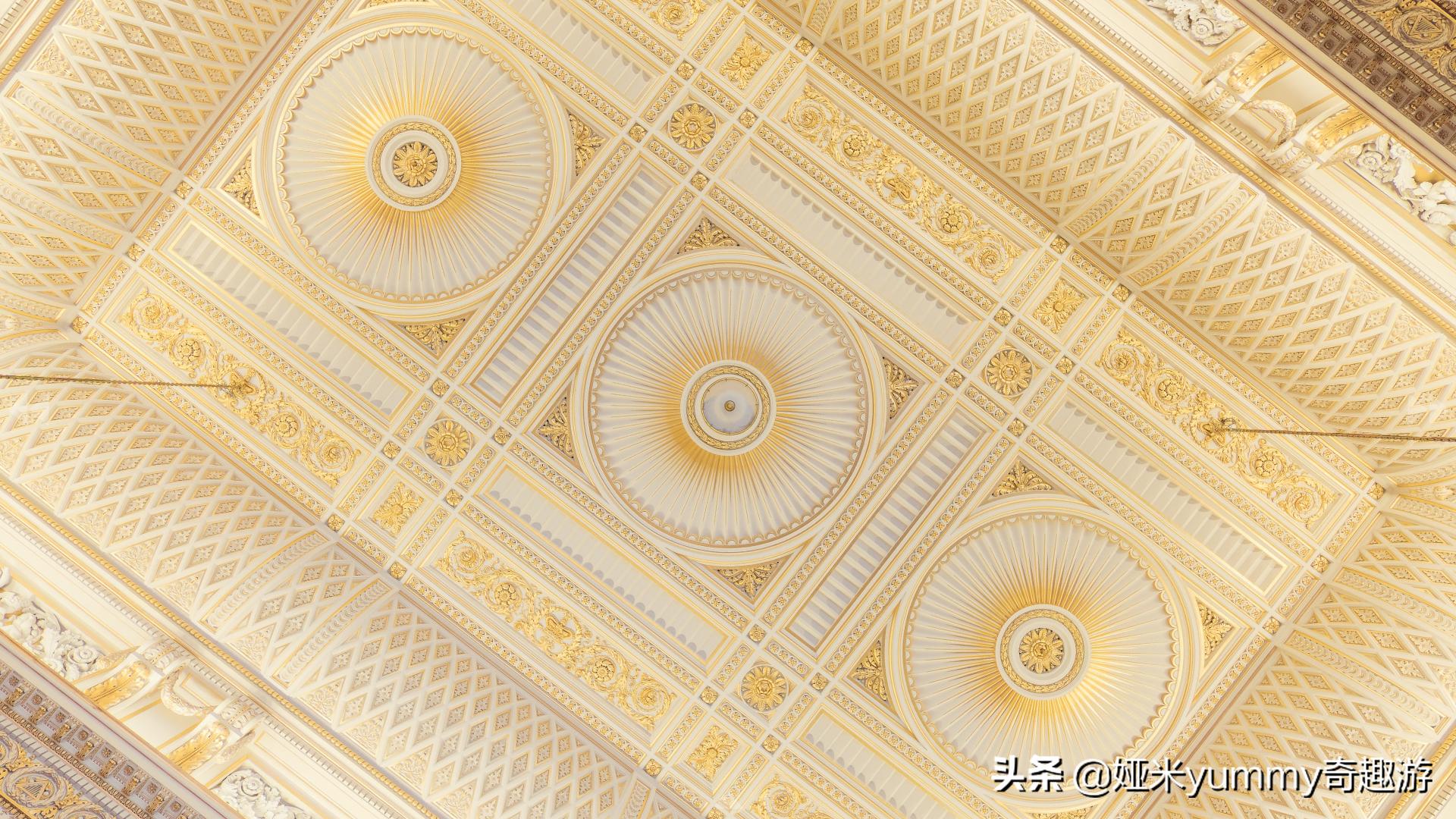 白金汉宫是女王的宫殿吗,伊丽莎白二世白金汉宫阳台