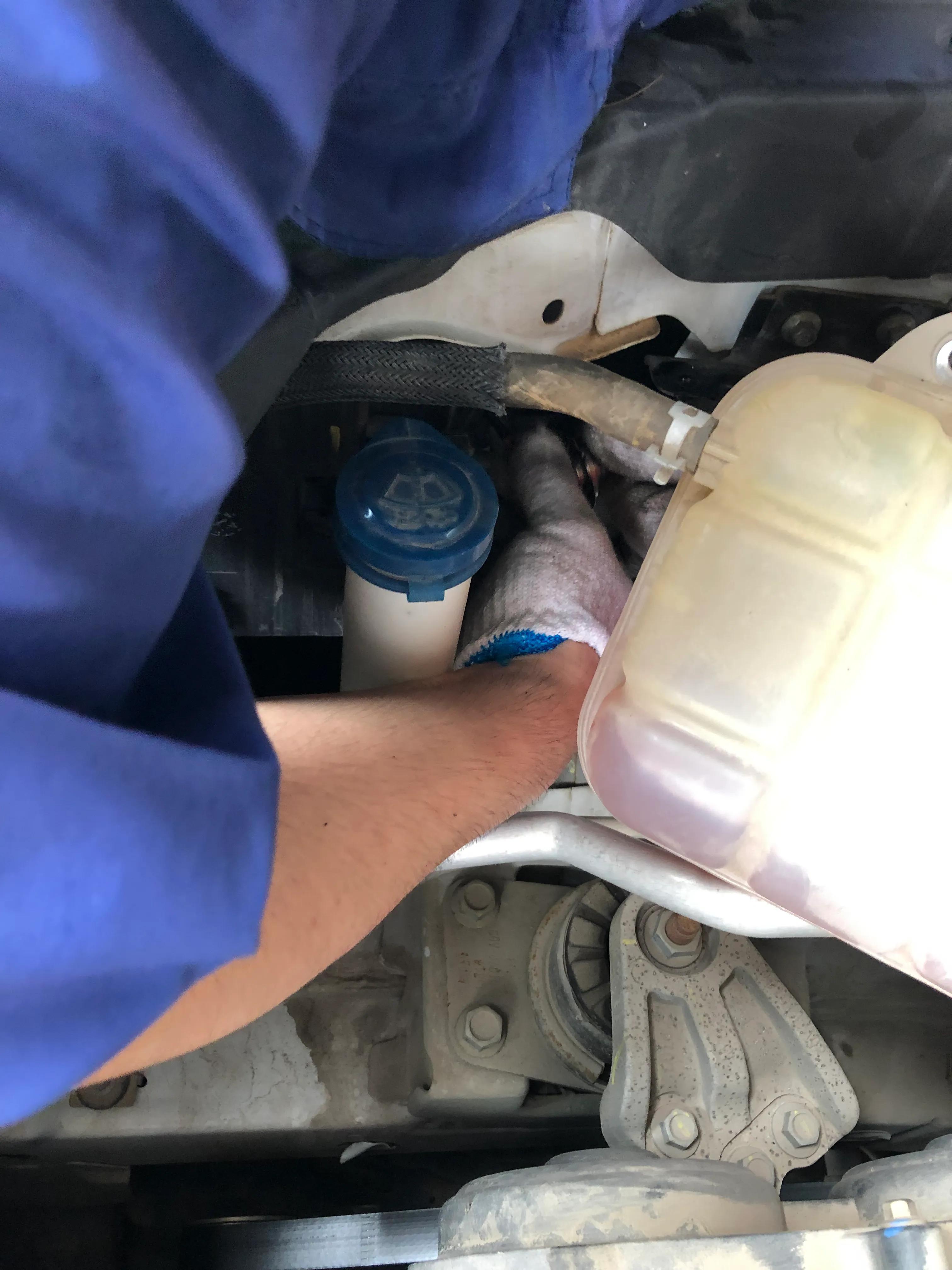 16款cs75近光灯怎么调高度,cs75近光灯换led灯教程