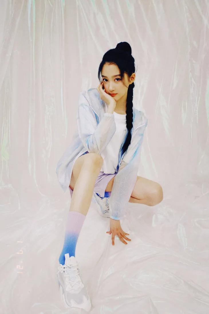 明星们脚上的球鞋，悄悄变贵了