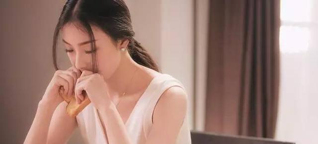 情商低的女人都喜欢炫耀吗,有情商的女人会这样发朋友圈