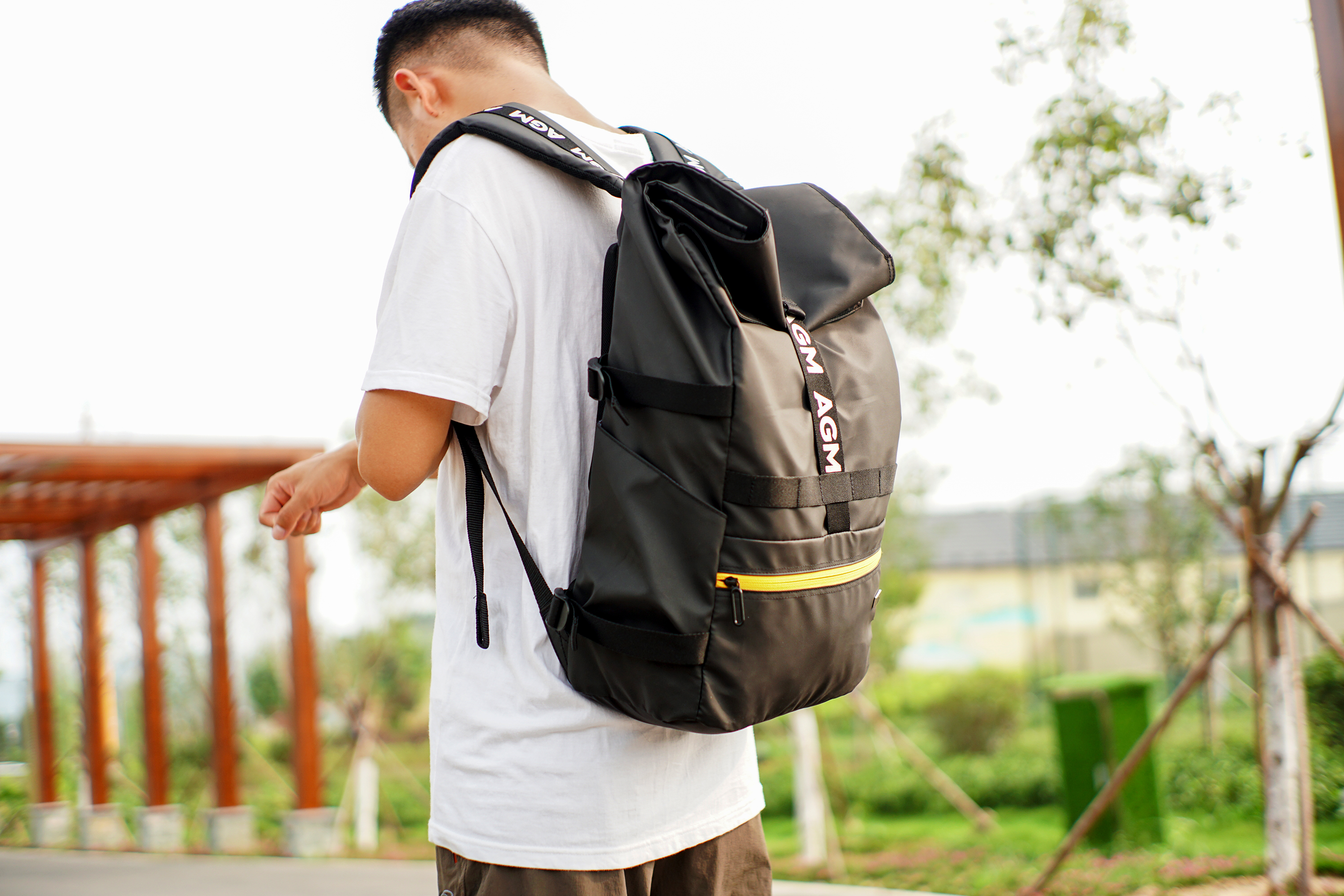 简约出行，必备舒适大容量双肩包，拥有AGM双肩包的重要性