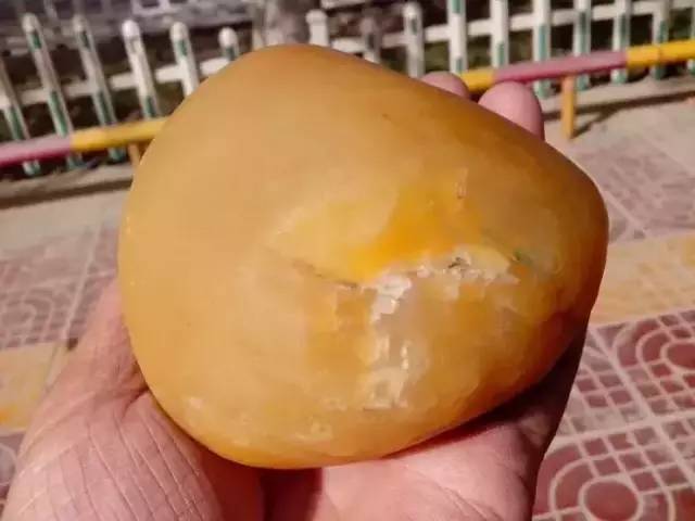 戈壁玉与戈壁石的区分,戈壁玉和戈壁石的区别