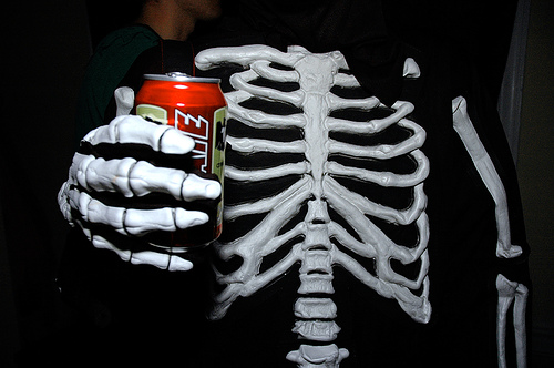 骨量减少需要吃骨质疏松药吗,诊断骨质疏松症只测定骨密度够吗