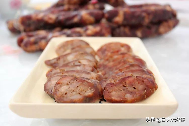 冬季香肠的做法最佳配方,年关将至熏腊肉灌香肠