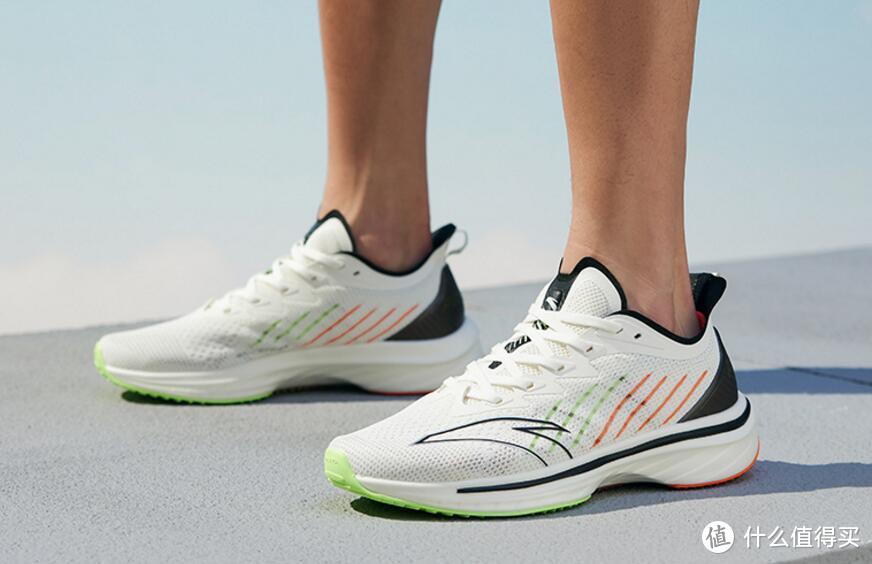 亚瑟士跑鞋和国产跑鞋,耐克跑鞋和国产跑鞋